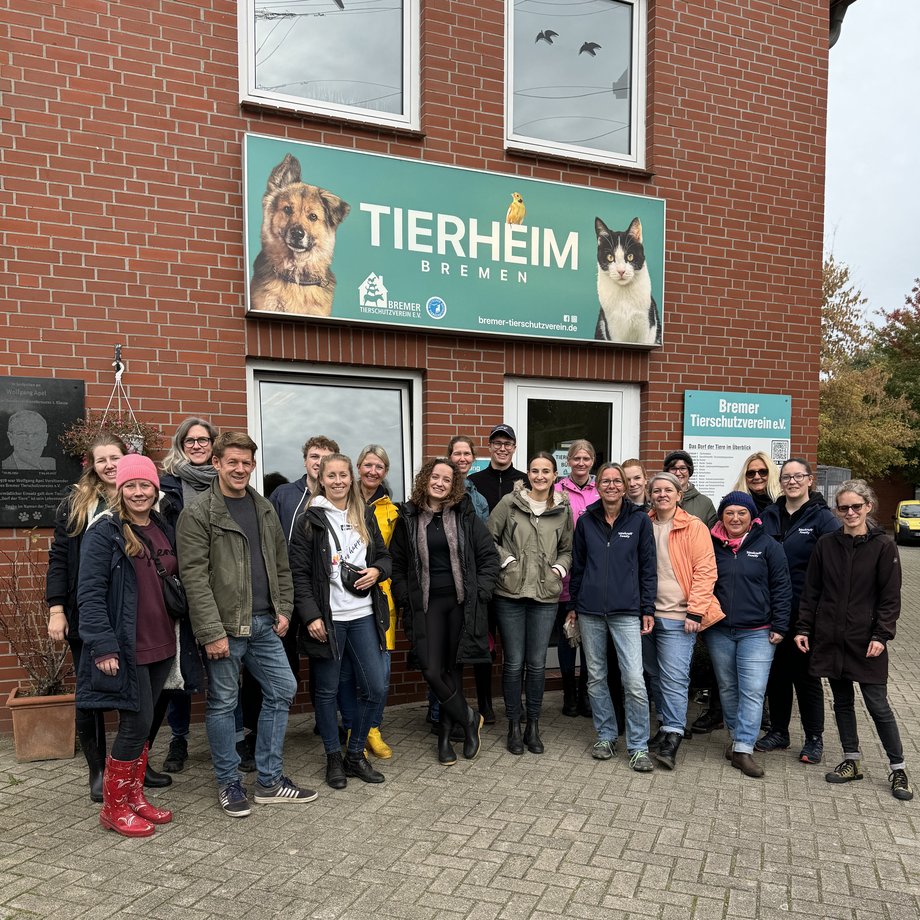 Teambild vor dem Bremer Tierheim