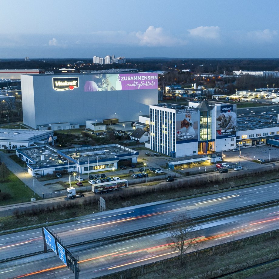 Luftbild von Vitakraft an der Autobahn in Achim